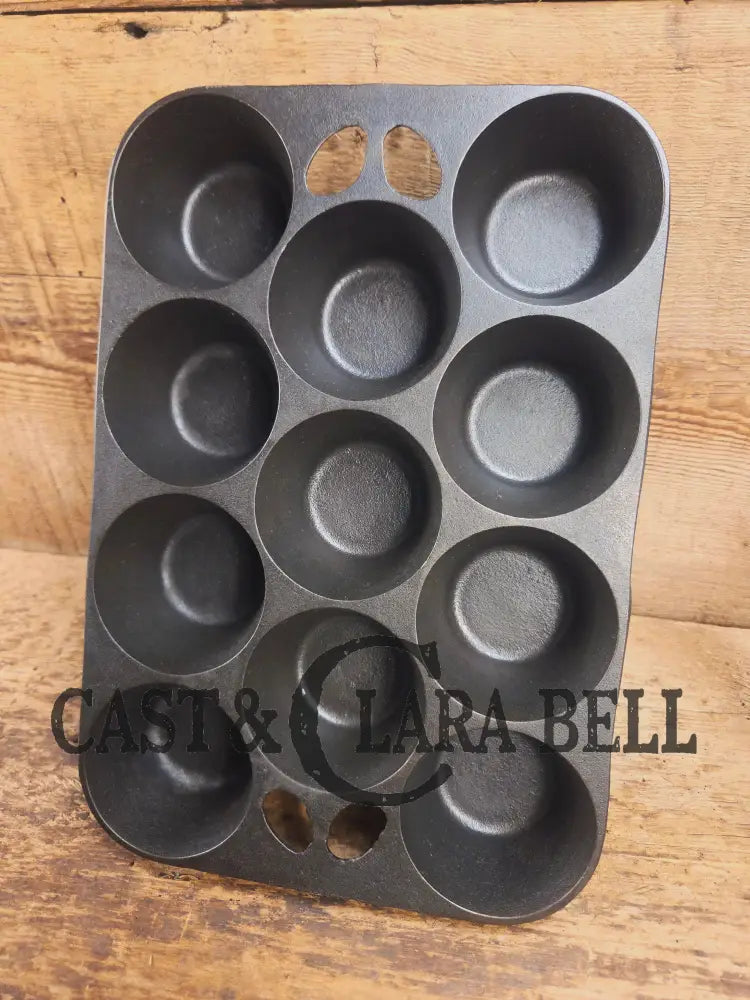 Lovely Griswold No. 10 Popover Pan 949 B. Fully Restored and ready to make the best brownies muffins or cornbread!