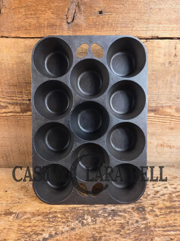 Lovely Griswold No. 10 Popover Pan 949 C. Fully Restored and ready to make the best brownies muffins or cornbread