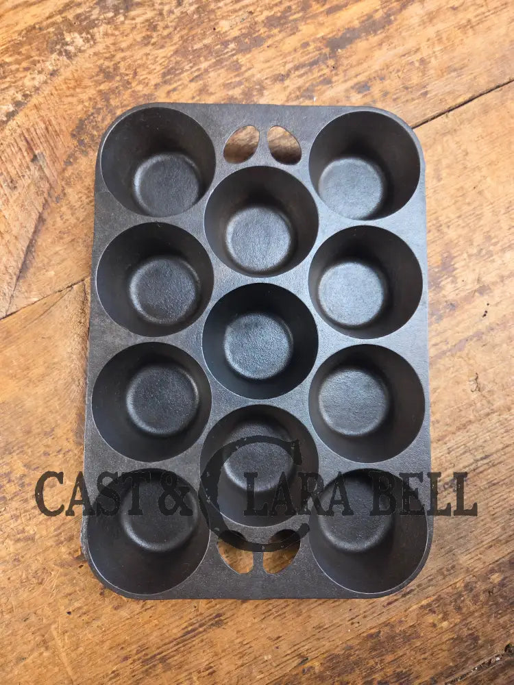 Lovely Griswold No. 10 Popover Pan 949 C. Fully Restored and ready to make the best brownies muffins or cornbread