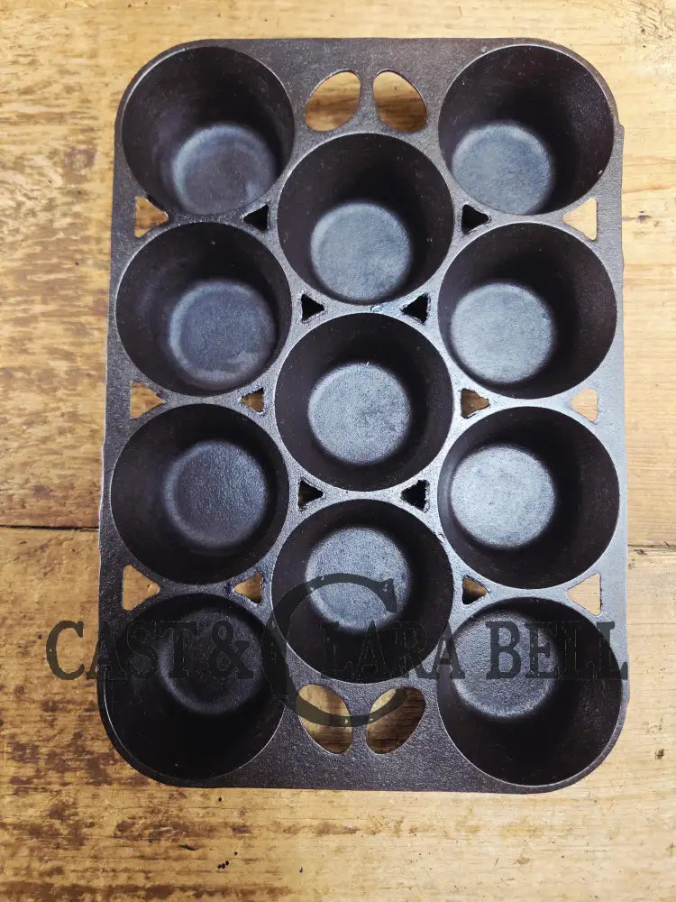 Lovely Griswold No. 10 Popover Pan 949. Fully Restored and ready to make the best brownies muffins or cornbread! SC24