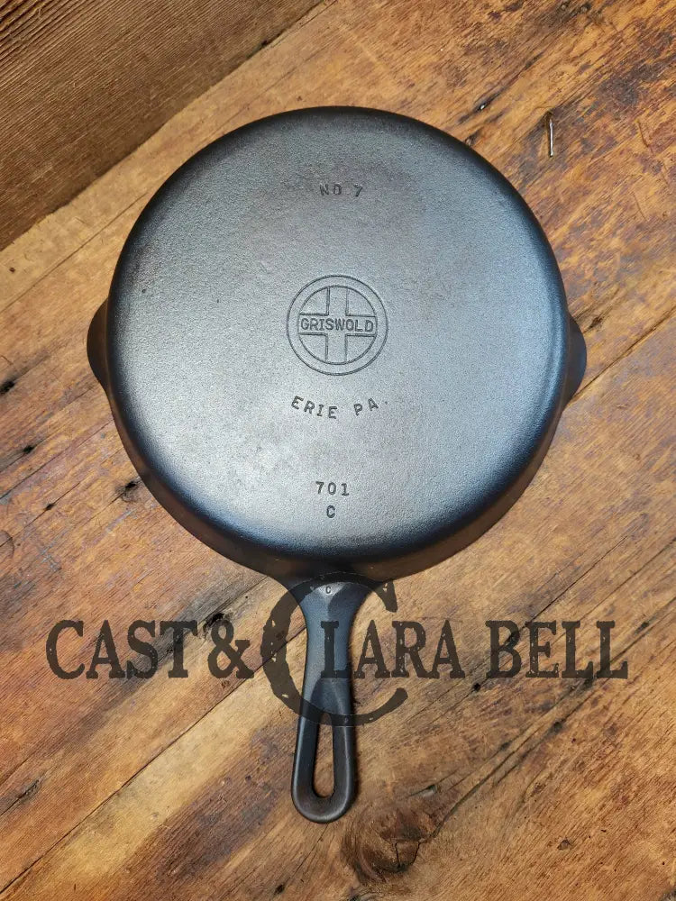 Lovely Griswold No. 7 Cast Iron Skillet With Small Block Logo 701 C