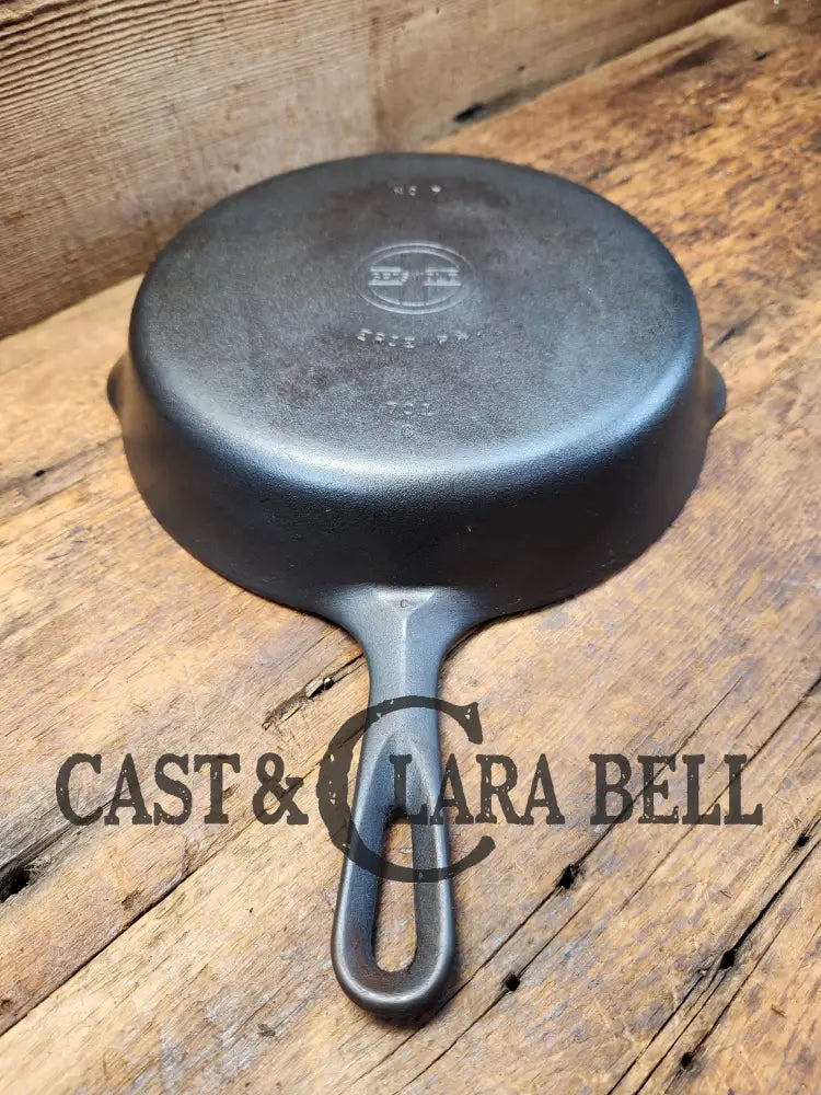 Lovely Griswold No. 7 Cast Iron Skillet With Small Block Logo 701 C