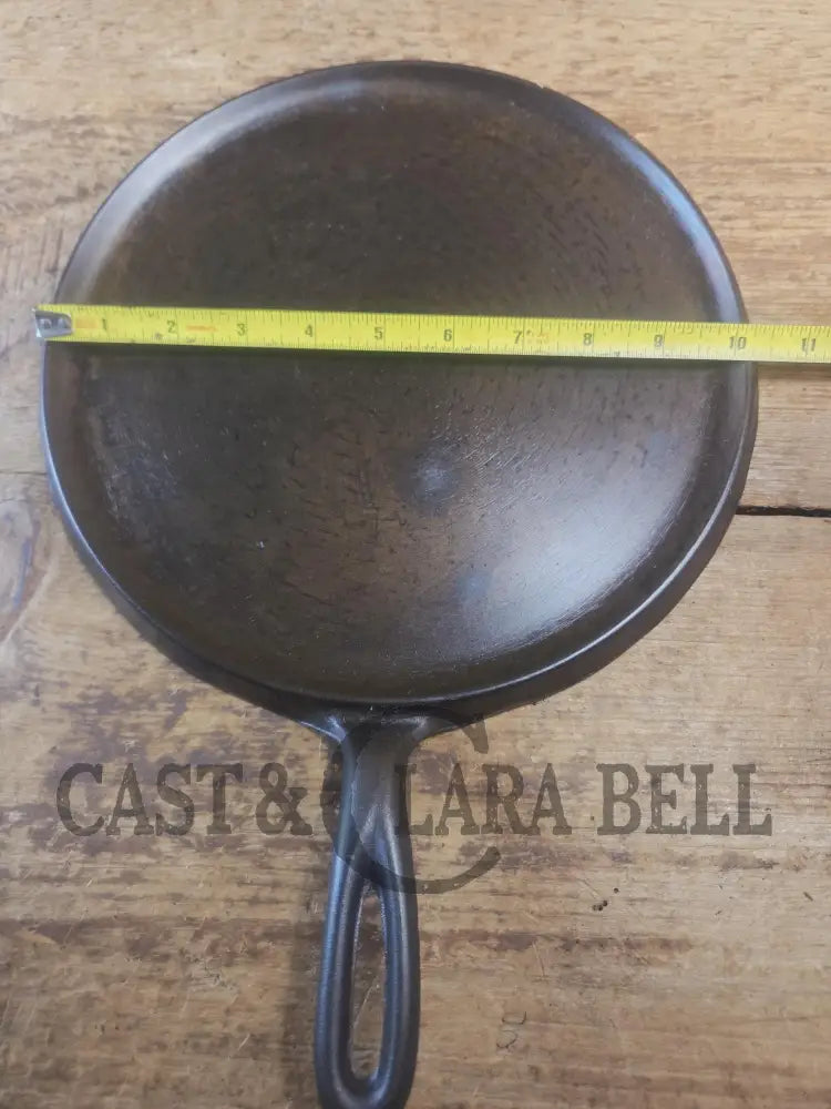Make 90 year old grilled cheese! 1930-40’s Era lodge #9 Round Griddle. Awesome! SC24 Griddle