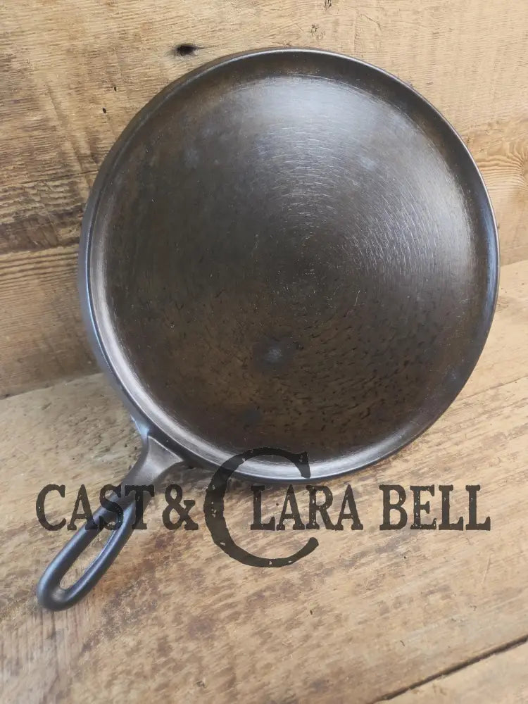 Make 90 year old grilled cheese! 1930-40’s Era lodge #9 Round Griddle. Awesome! SC24 Griddle