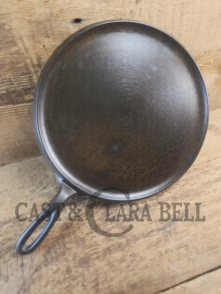 Make 90 year old grilled cheese! 1930-40’s Era lodge #9 Round Griddle. Awesome! SC24 Griddle