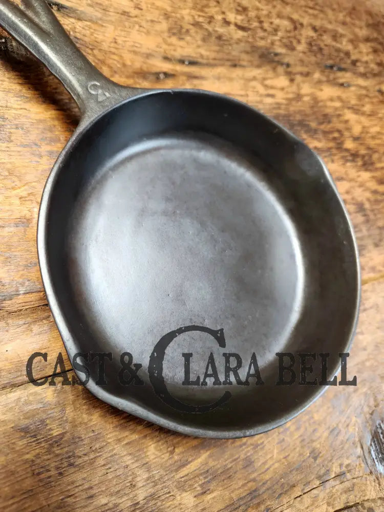 Martin Stove & Range Co. #3 Cast Iron Egg Skillet With ’Hamburger’ Logo