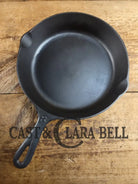 Martin Stove & Range Co. #8 Cast Iron Skillet with ’Hamburger’ Logo. Versatile and elegant Skillet