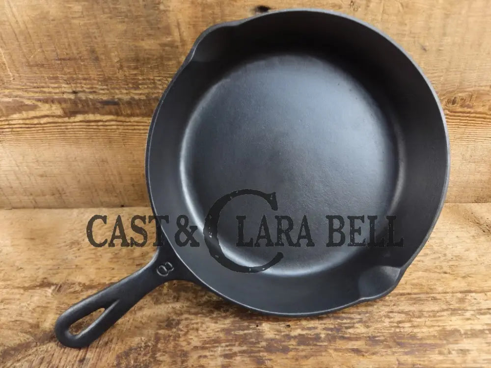 Martin Stove & Range Co. #8 Cast Iron Skillet with ’Hamburger’ Logo. Versatile and elegant Skillet
