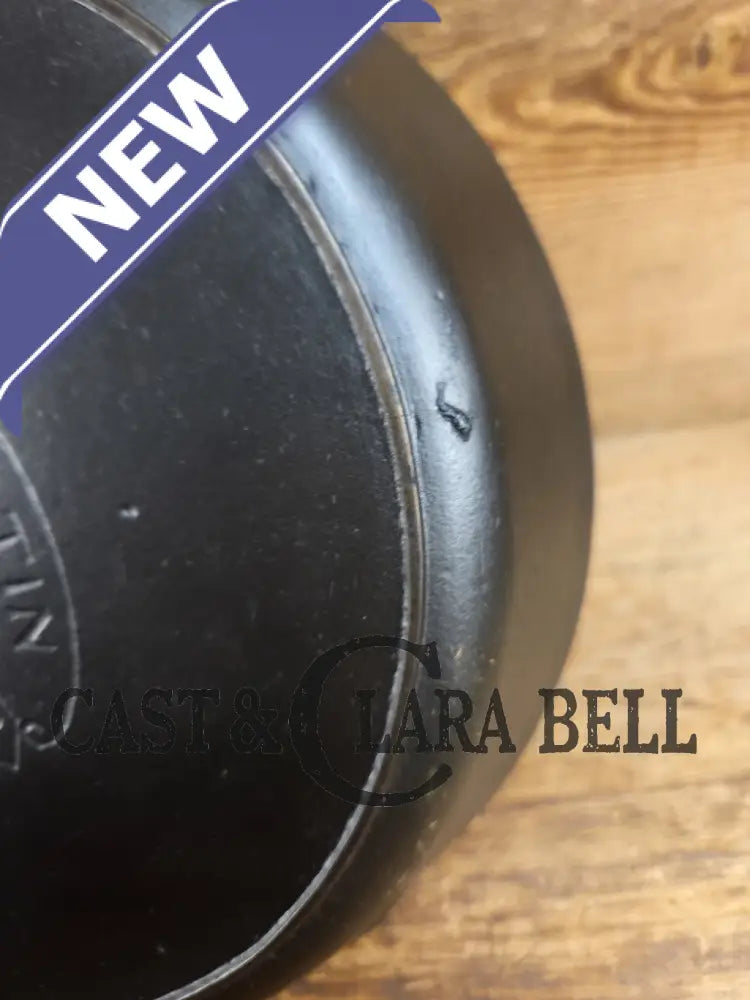 Martin Stove & Range Co. #8 Cast Iron Skillet with ’Hamburger’ Logo. Versatile and elegant Skillet