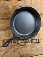 Martin Stove & Range Co. #8 Cast Iron Skillet with ’Hamburger’ Logo. Versatile and elegant Skillet