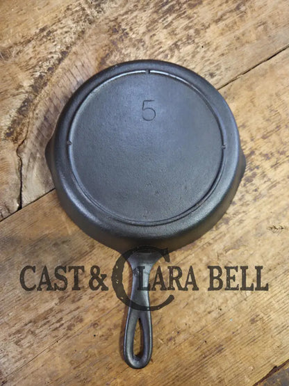 Mid 1900’s Lodge #5 ’Blob’ Skillet with 3 Notch Heat Ring. Raised P on the blob. Amazing gift and sauté pan. Skillet