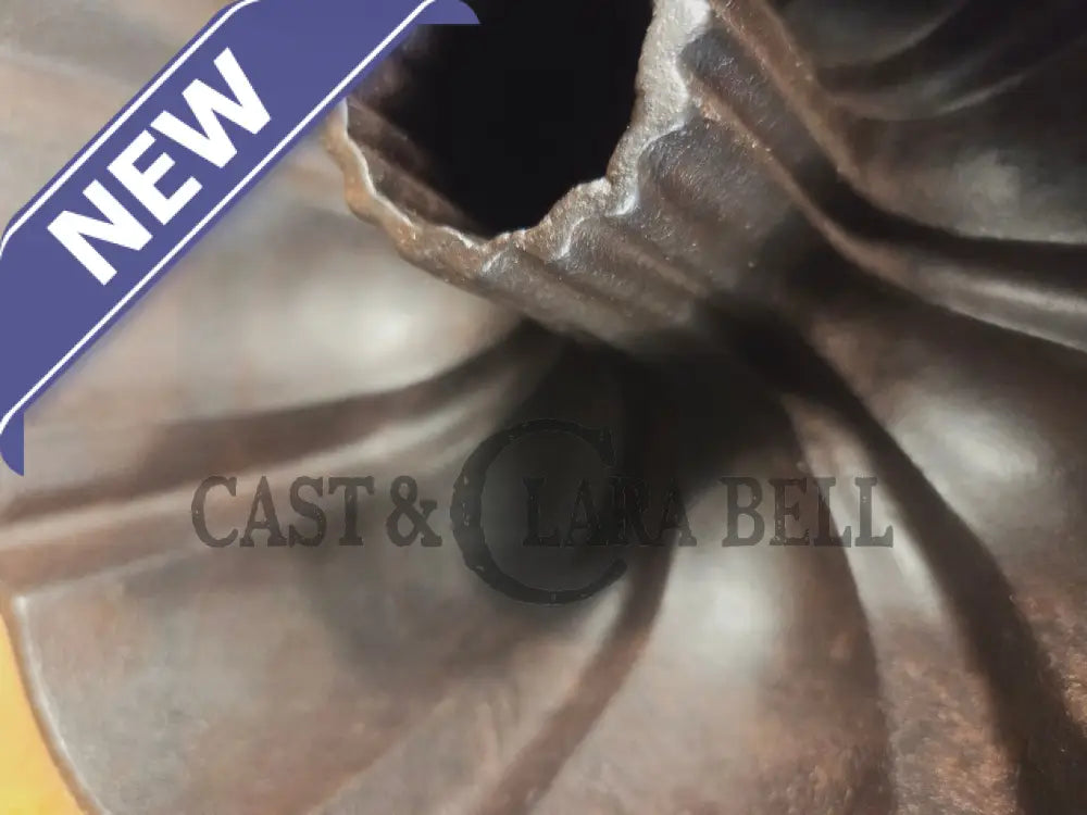 Mid 1900’s Lodge traditional style fluted cake pan - Bakeware