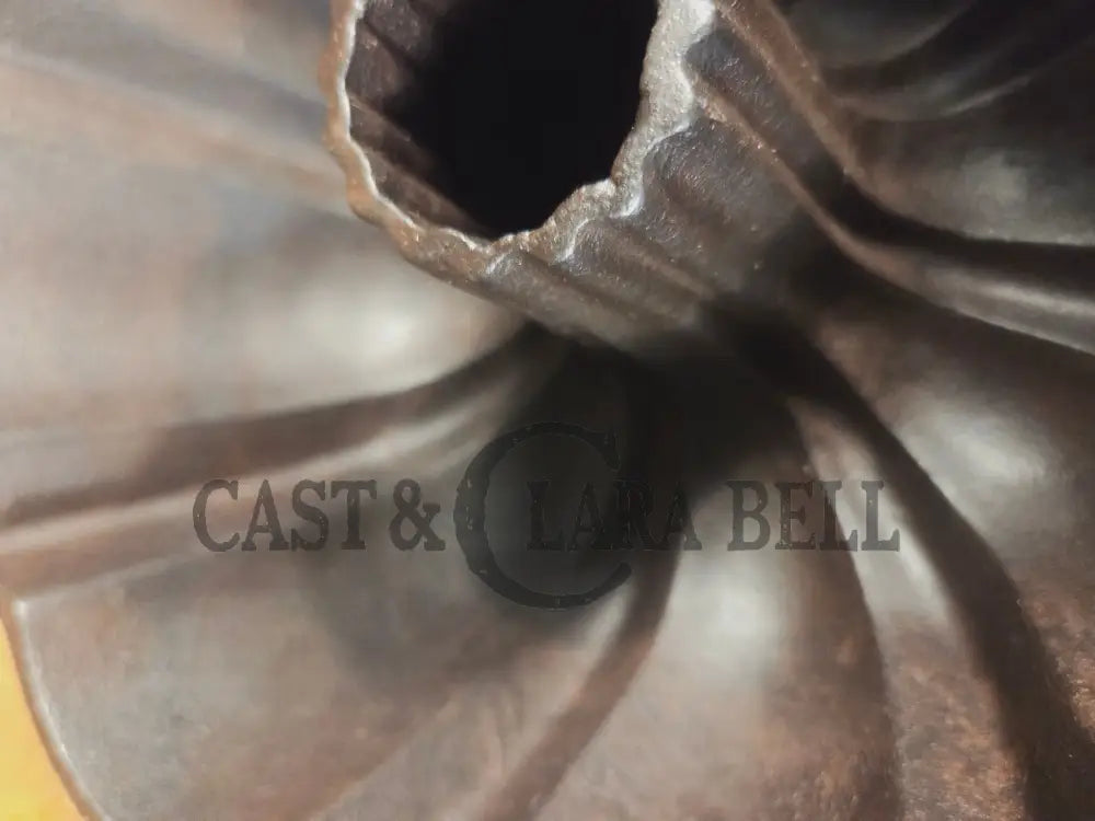 Mid 1900’s Lodge traditional style fluted cake pan - Bakeware
