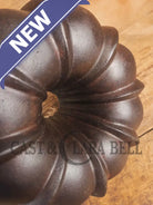 Mid 1900’s Lodge traditional style fluted cake pan - Bakeware