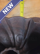 Mid 1900’s Lodge traditional style fluted cake pan - Bakeware
