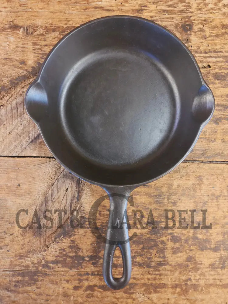 Midwest favorite and tough to source. Missouri made Crescent Fndry ’Ozark’ #4 Cast Iron Skillet - Skillet
