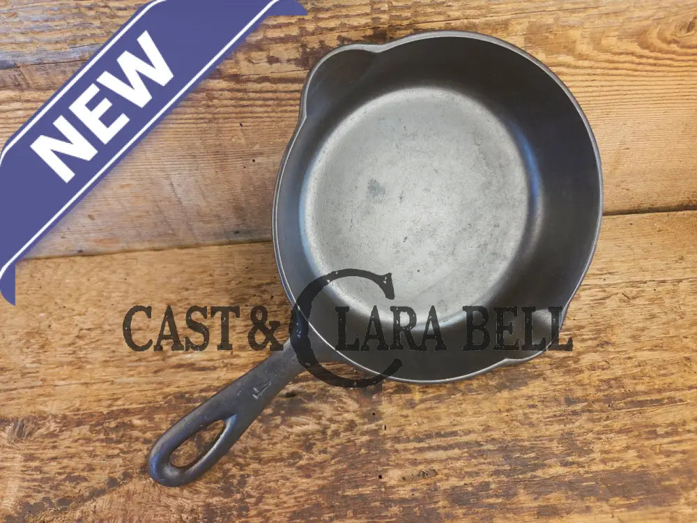 Midwest favorite and tough to source. Missouri made Crescent Fndry ’Ozark’ #4 Cast Iron Skillet - Skillet