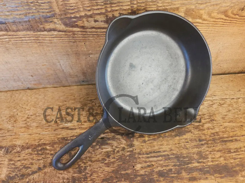 Midwest favorite and tough to source. Missouri made Crescent Fndry ’Ozark’ #4 Cast Iron Skillet - Skillet