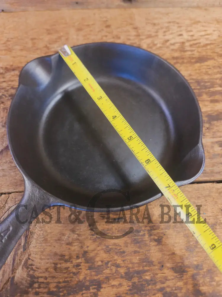 Midwest favorite and tough to source. Missouri made Crescent Fndry ’Ozark’ #4 Cast Iron Skillet - Skillet