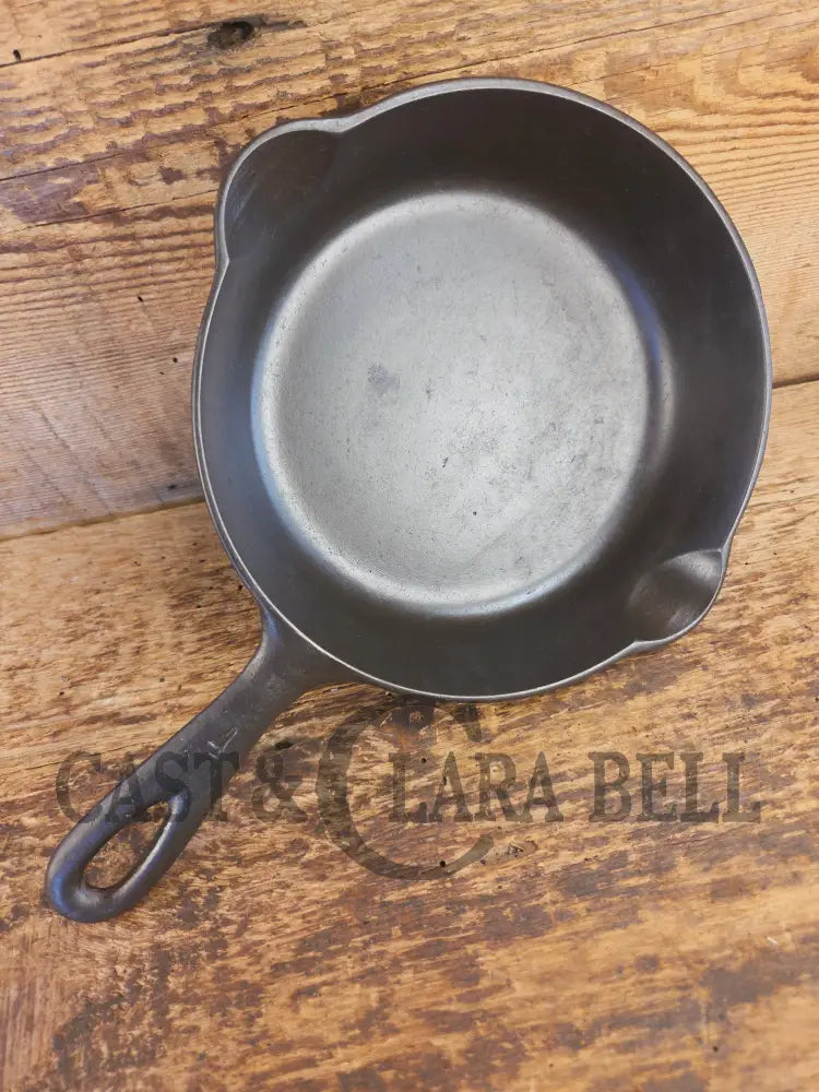 Midwest favorite and tough to source. Missouri made Crescent Fndry ’Ozark’ #4 Cast Iron Skillet - Skillet