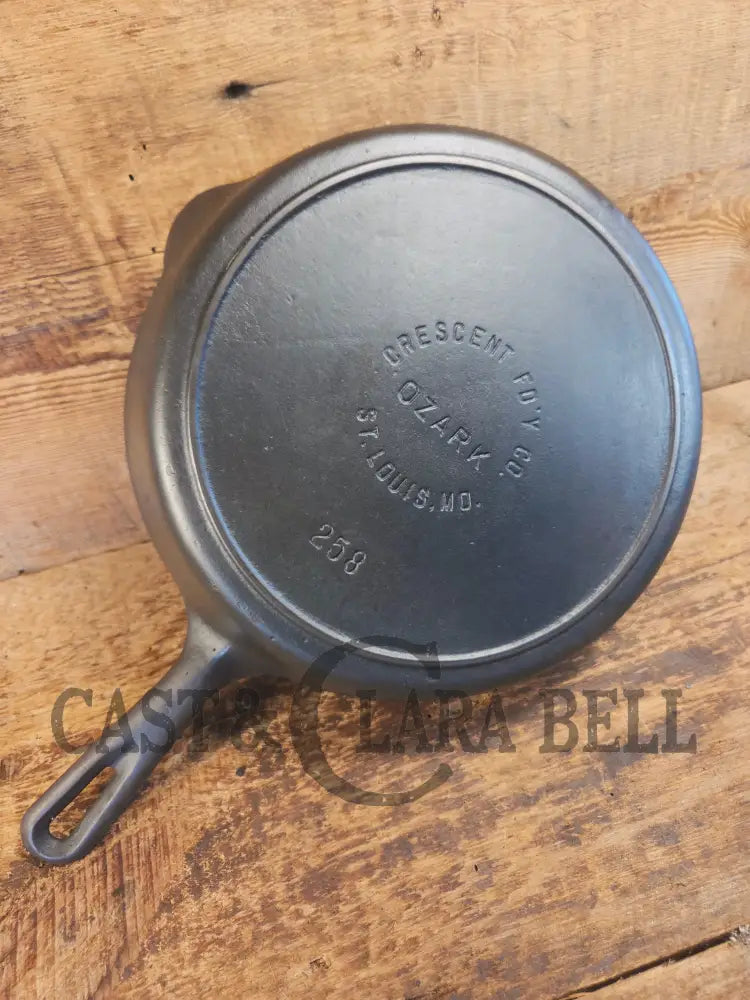 Midwest favorite! Missouri made Crescent Fndry ’Ozark’ #8 Cast Iron Skillet #258 - Skillet