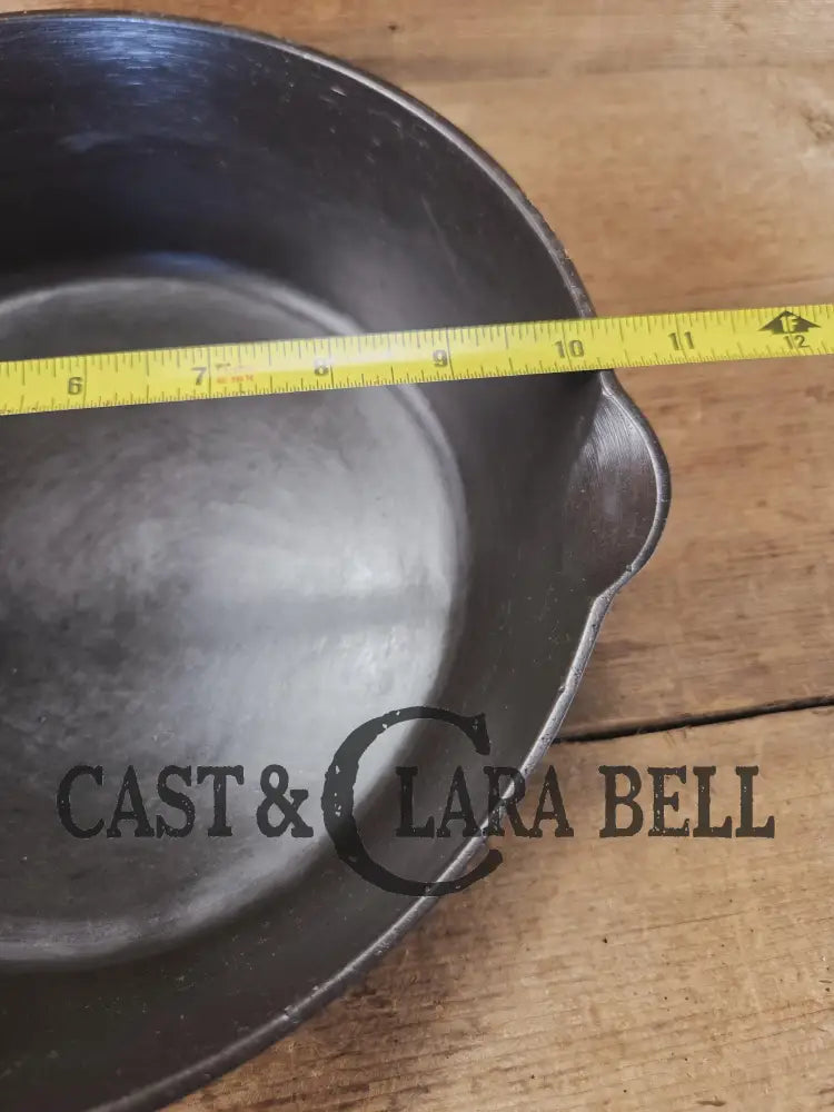 Midwest favorite! Missouri made Ozark #8 Deep Chicken Fryer Skillet. Fantastic piece great cooker for chili and breads!