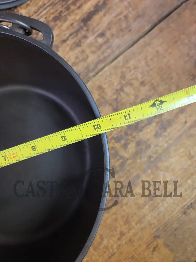 Midwest favorite! Missouri made Ozark #8 Dutch Oven. Fantastic piece great cooker for chili and breads! - Dutch Ovens