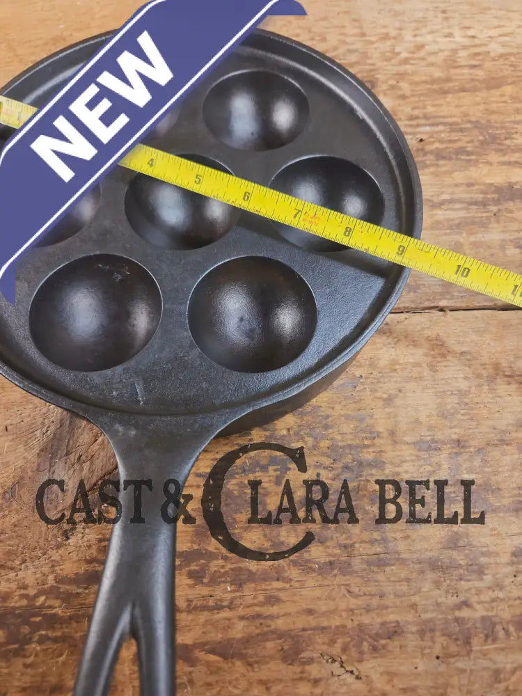 Mint and trending! Beautiful Griswold No. 32 Cast Iron Aebleskiver 962. Awesome poached eggs Skillet