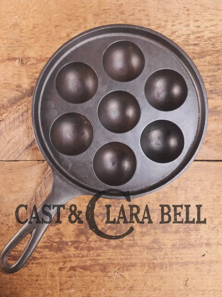 Mint and trending! Beautiful Griswold No. 32 Cast Iron Aebleskiver 962. Awesome poached eggs Skillet