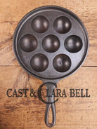 Mint and trending! Beautiful Griswold No. 32 Cast Iron Aebleskiver 962. Awesome poached eggs Skillet