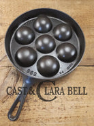 Mint and trending! Beautiful Griswold No. 32 Cast Iron Aebleskiver 962. Awesome poached eggs! Skillet