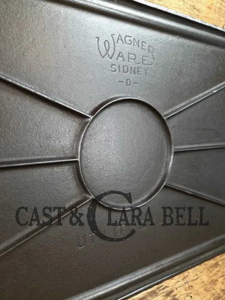 Mint Condition! 1930’s Wagner Ware #8 Cast Iron Long Griddle 1148. Great for griddle cakes at the cabin or home! Griddle