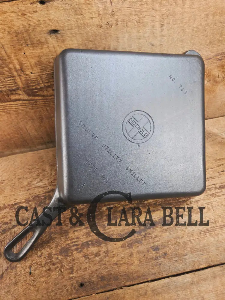 Mint condition 1940’s Griswold No. 768 A Square Utility Skillet. GREAT for cornbread and brownies! Skillet