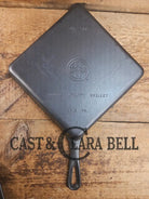 Mint condition 1940’s Griswold No. 768 A Square Utility Skillet. GREAT for cornbread and brownies! Skillet