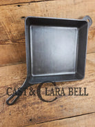 Mint condition 1940’s Griswold No. 768 A Square Utility Skillet. GREAT for cornbread and brownies! Skillet