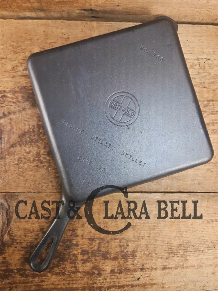 Mint condition 1940’s Griswold No. 768 A Square Utility Skillet. GREAT for cornbread and brownies! Skillet