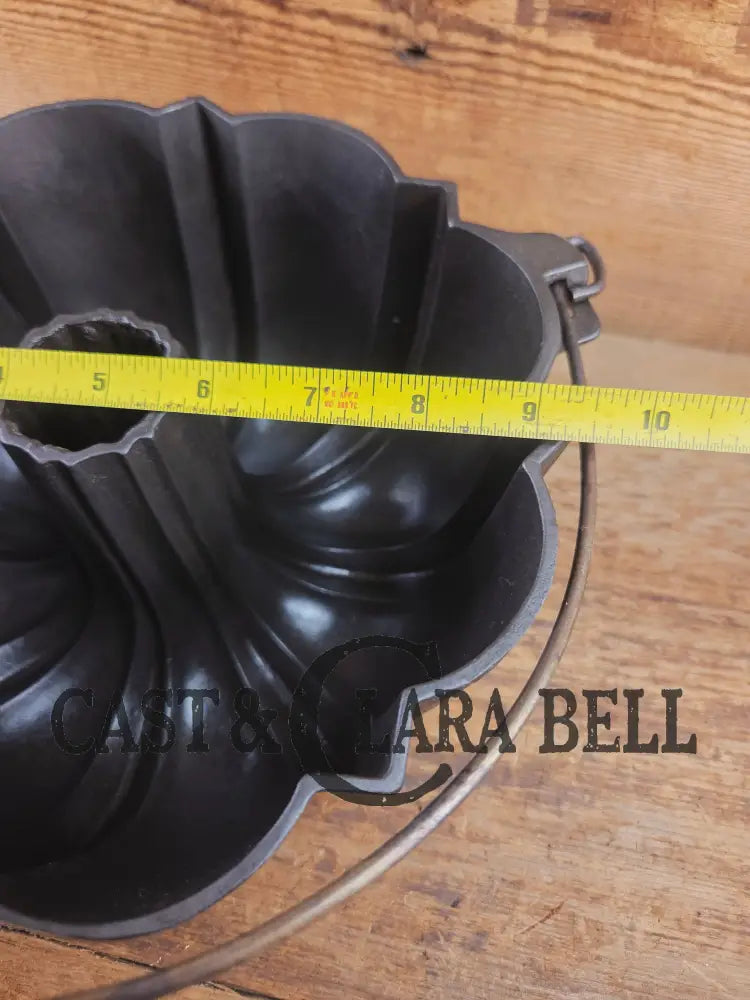 Mint Condition Collectors Piece! 1891 Patent Griswold made ’Frank Hay and Sons’ Bundt pan. Hard to find and Awesome for