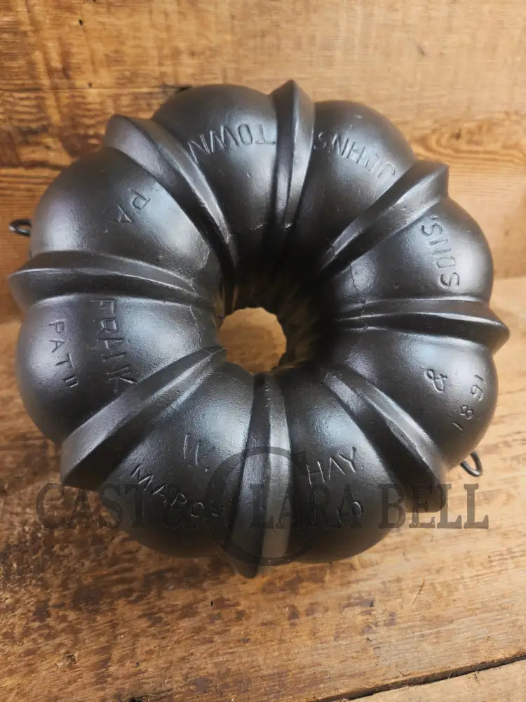 Mint Condition Collectors Piece! 1891 Patent Griswold made ’Frank Hay and Sons’ Bundt pan. Hard to find and Awesome for