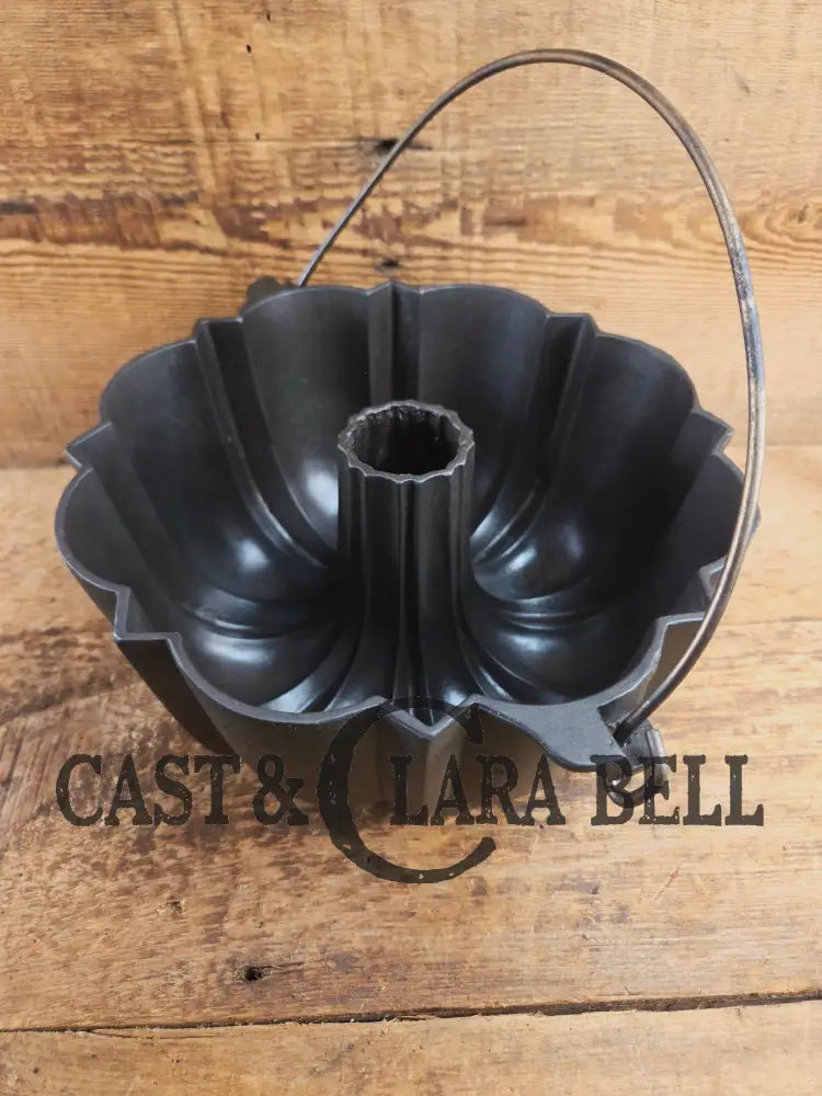 Mint Condition Collectors Piece! 1891 Patent Griswold made ’Frank Hay and Sons’ Bundt pan. Hard to find and Awesome for