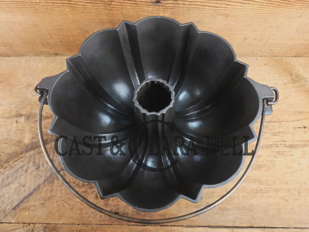Mint Condition Collectors Piece! 1891 Patent Griswold made ’Frank Hay and Sons’ Bundt pan. Hard to find and Awesome for