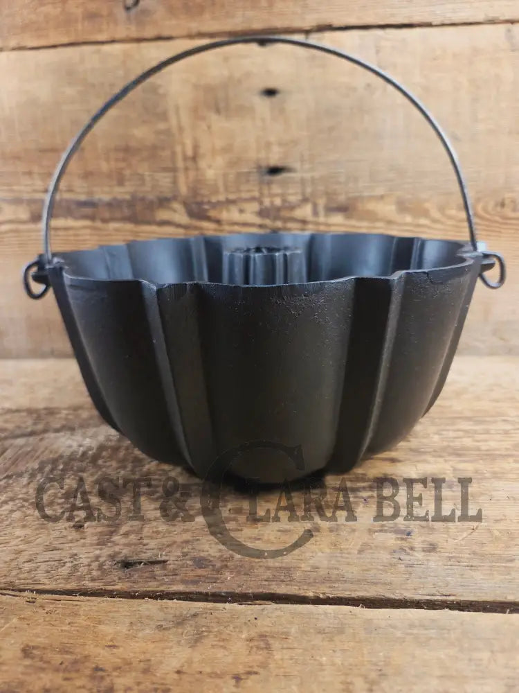 Mint Condition Collectors Piece! 1891 Patent Griswold made ’Frank Hay and Sons’ Bundt pan. Hard to find and Awesome for
