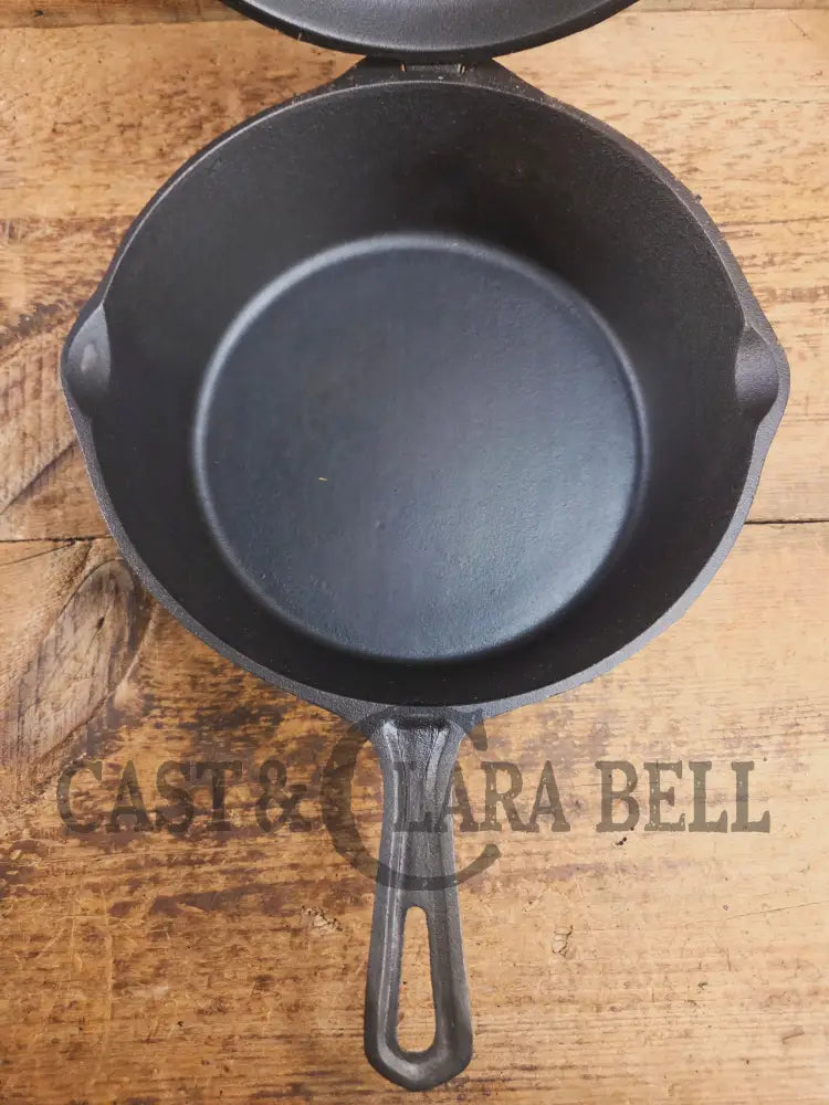 Mint Condition Lodge 4-In-1 star logo Combo Cooker. So versatile and elegant. Perfect gift or fully restored daily