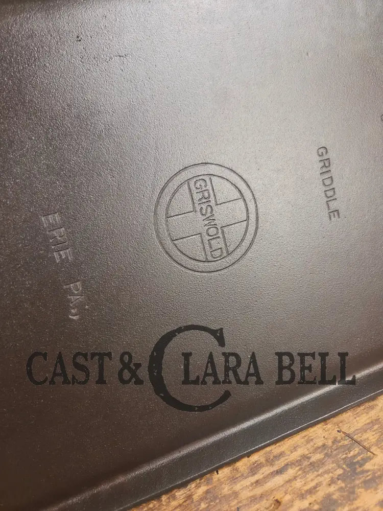 Mint condition looks brand new! 1930’s Griswold #8 Long cast iron griddle. 908 C. Great pancake griddle! Griddle