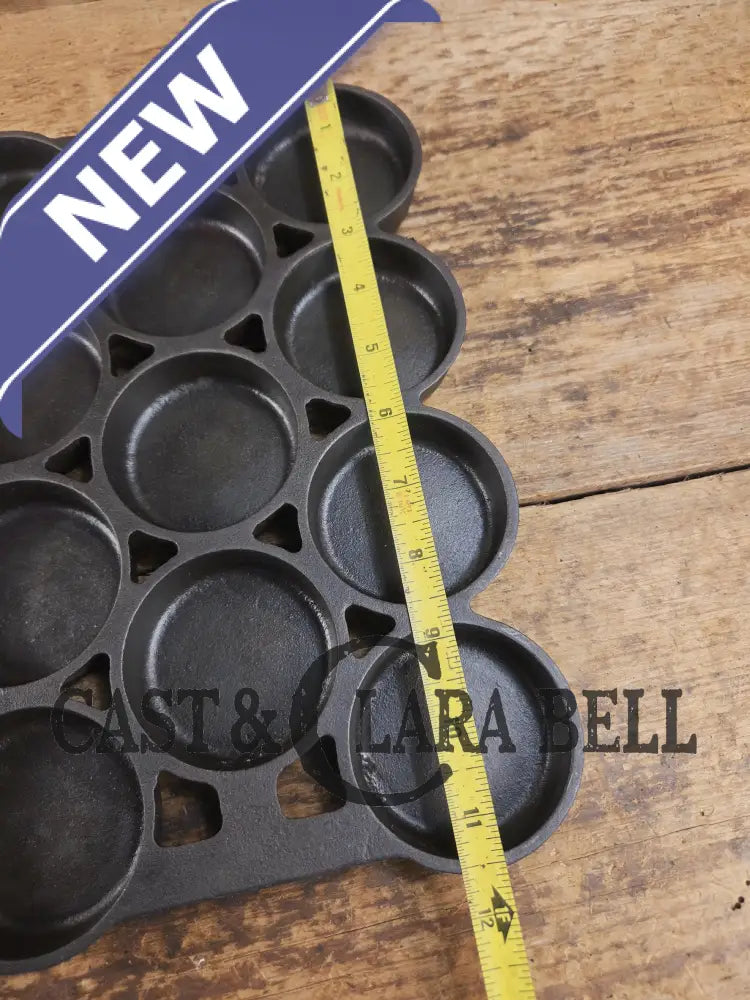 Most rare variation (Rarity 6) Fully Marked Griswold No. 1 Gem Pan Block Logo 11 cup p/n 940. This piece is flat out