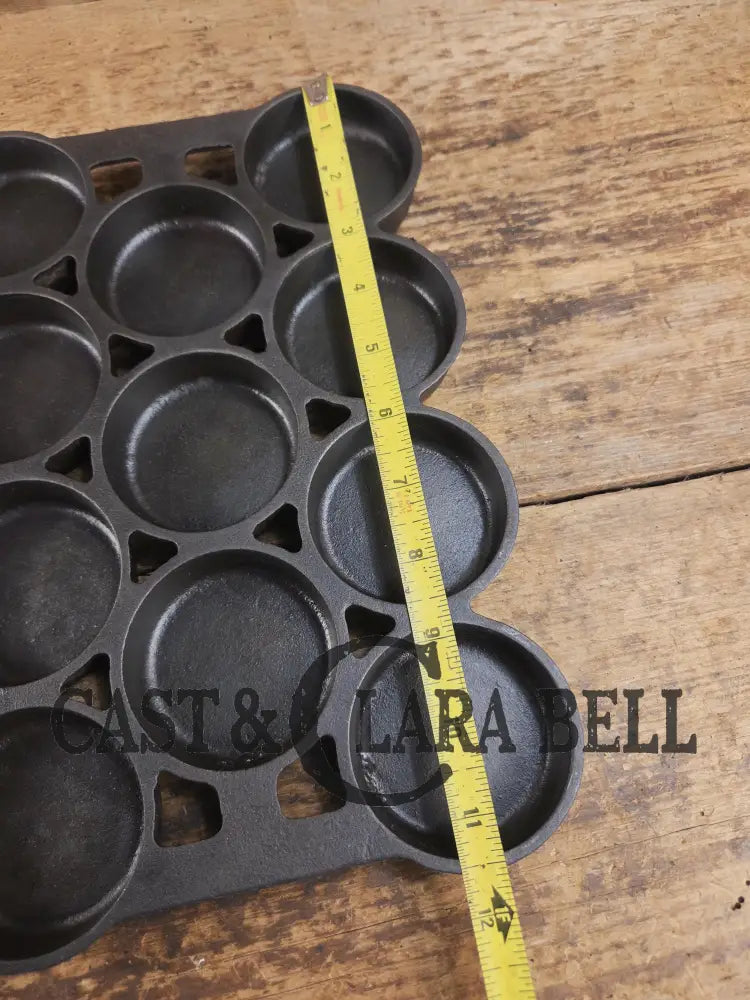 Most rare variation (Rarity 6) Fully Marked Griswold No. 1 Gem Pan Block Logo 11 cup p/n 940. This piece is flat out