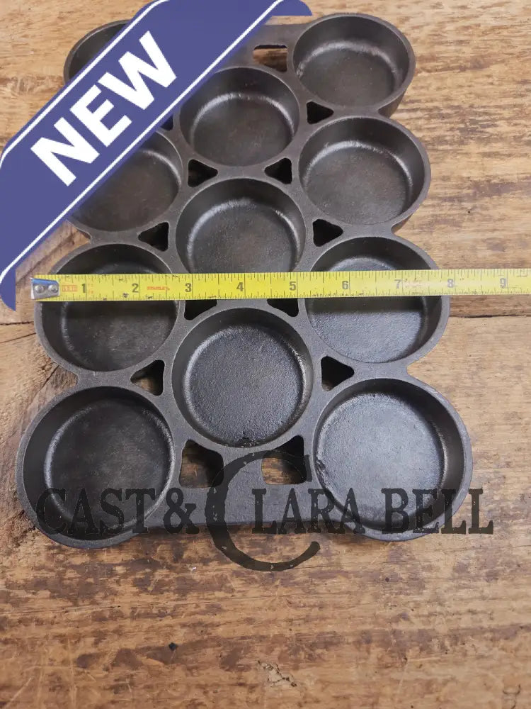 Most rare variation (Rarity 6) Fully Marked Griswold No. 1 Gem Pan Block Logo 11 cup p/n 940. This piece is flat out