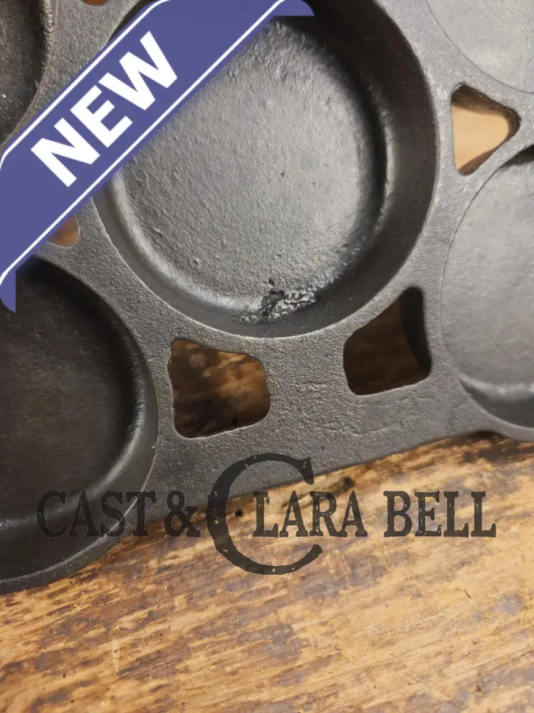 Most rare variation (Rarity 6) Fully Marked Griswold No. 1 Gem Pan Block Logo 11 cup p/n 940. This piece is flat out