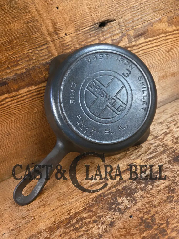 Must have! 1910’s Griswold #3 Egg Skillet with Large Block Logo and Heat Ring 709 B Skillet