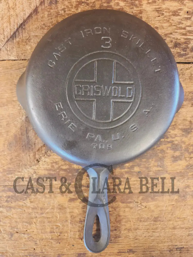 Must have egg skillet! Griswold #3 Skillet with Large Block Logo 709 - Skillet