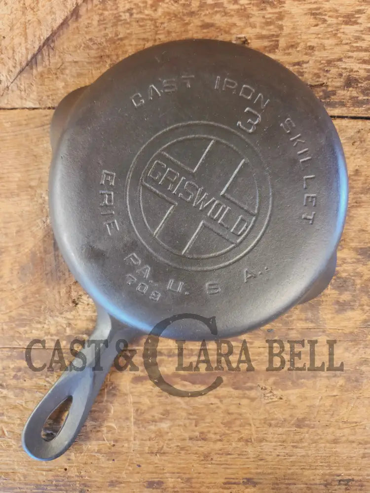 Must have egg skillet! Griswold #3 Skillet with Large Block Logo 709 - Skillet